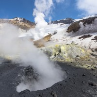 Mutnowsky caldera