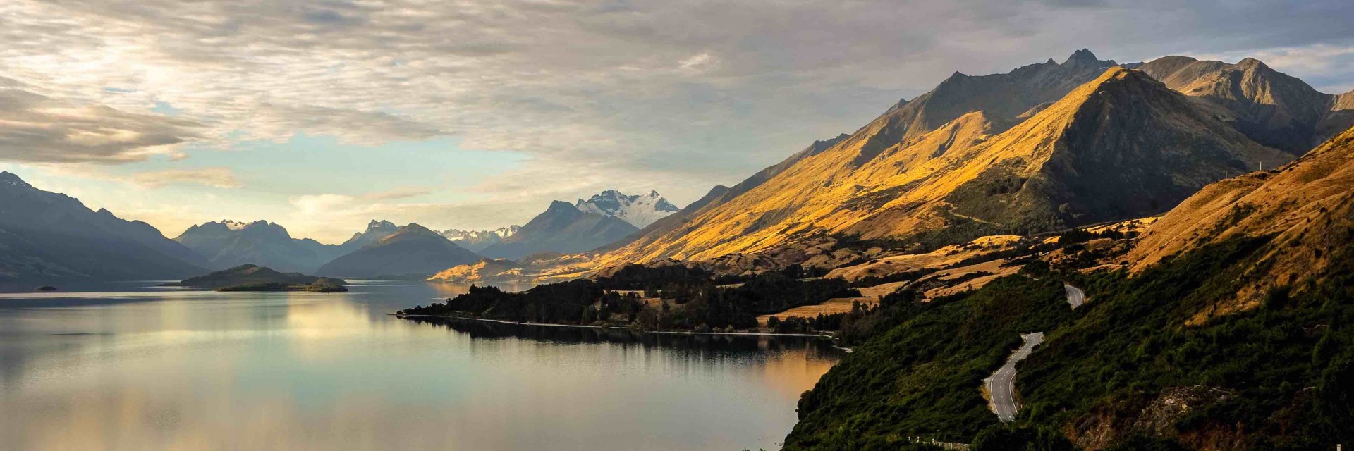 QueenstownQueenstown_lake_verso_routeburnpano